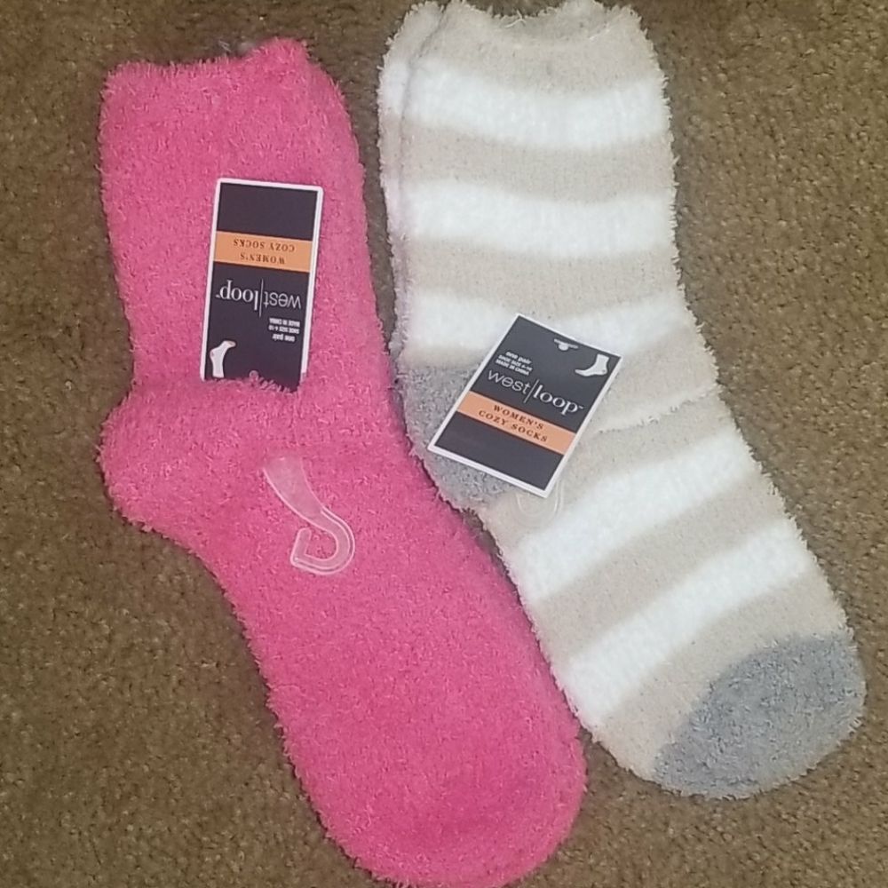 Set of 2 womans cozy socks fits size 4-10